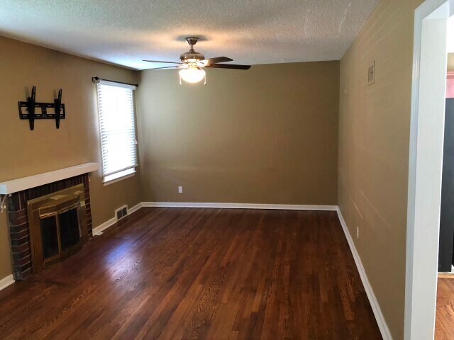 Building Photo - Darling Ranch home in Mission!