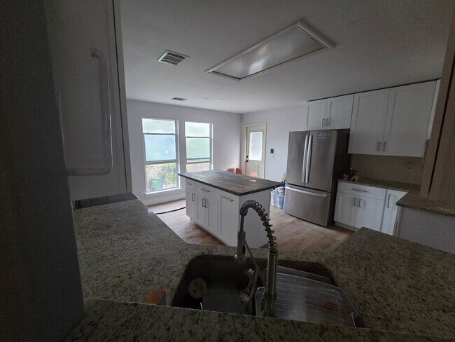 Building Photo - 8826 Fernbrook