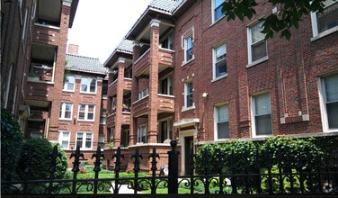 Building Photo - 958 W Cuyler Ave