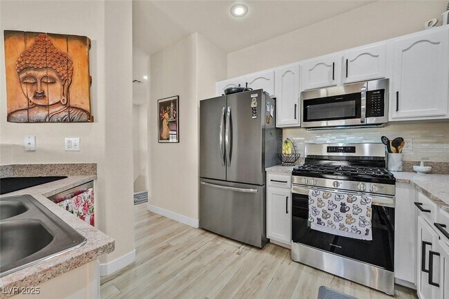 Foto del edificio - 8737 Red Brook Dr