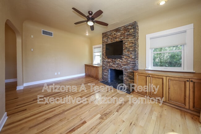 Foto del edificio - 2221 1st St