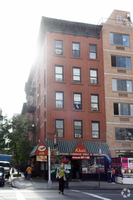 Building Photo - 700 10th Ave