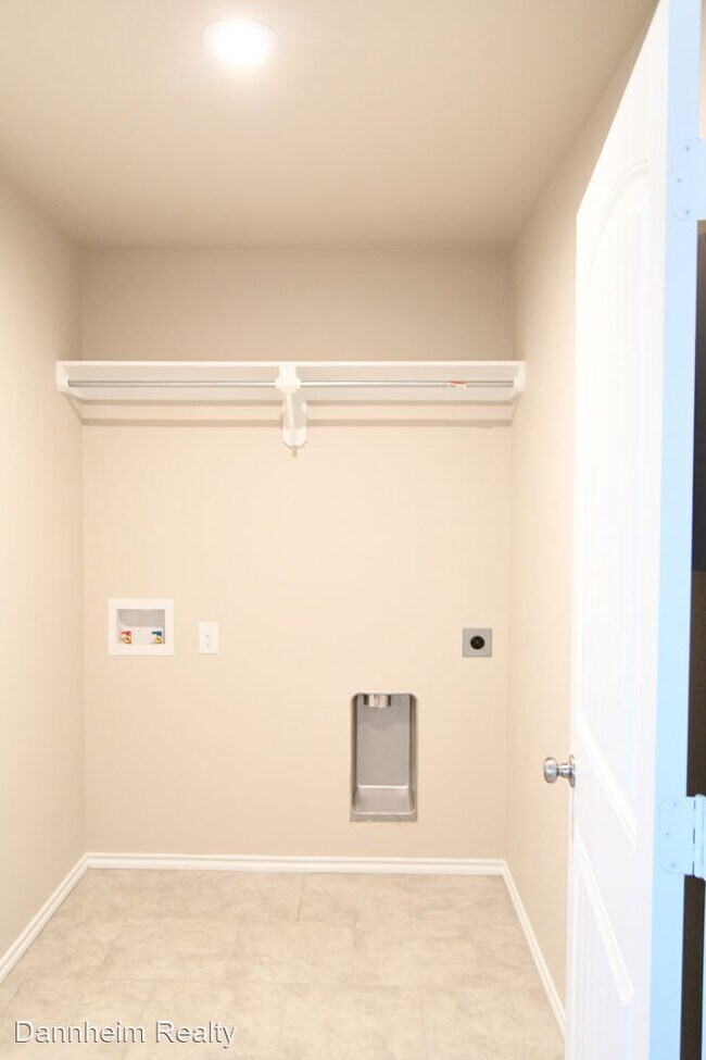 Foto del edificio - 3 br, 2 bath House - 13311 Vernon Avenue