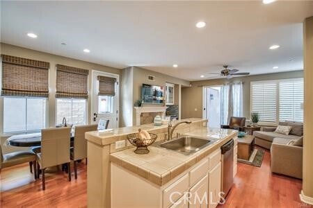Foto del edificio - 16861 Primrose Ln