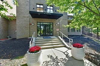 Building Photo - 8555 One W Dr