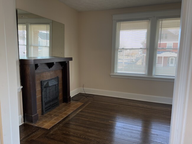Building Photo - 4317-2 Ivanhoe Ave