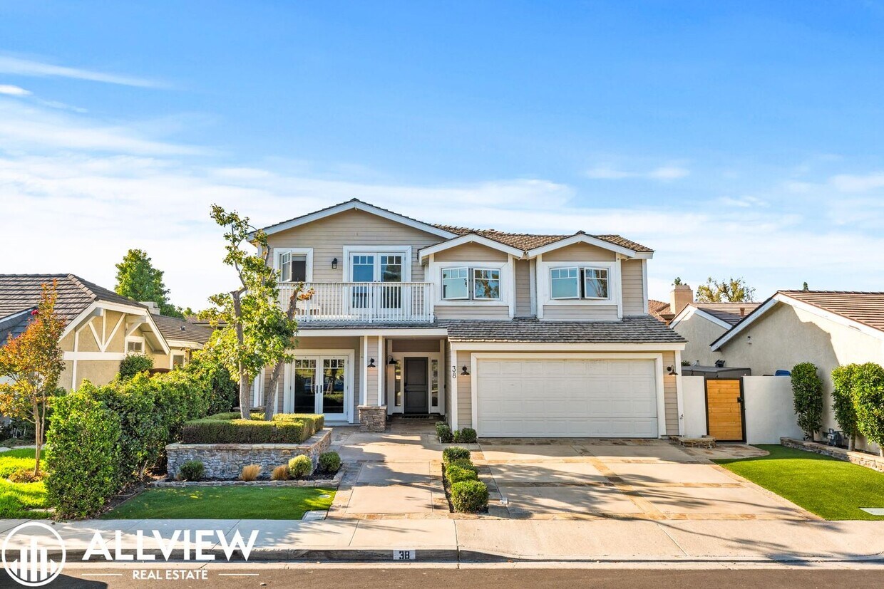 Foto principal - Remodeled 5-Bedroom Irvine Retreat with Lo...