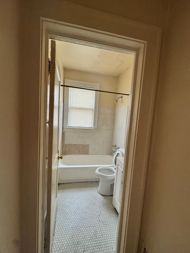 Building Photo - 10435 Fullerton Ave