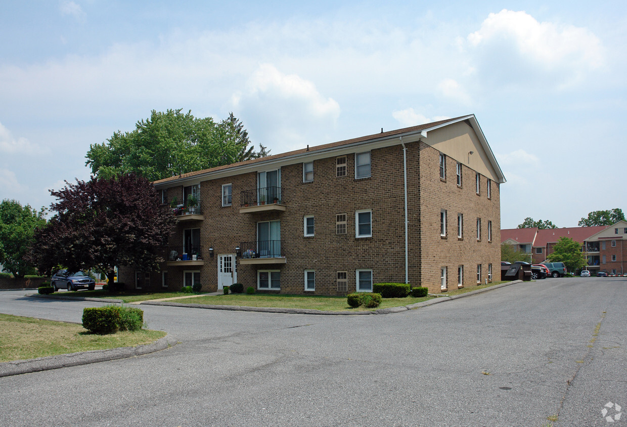 Primary Photo - 610-612 W Patrick St