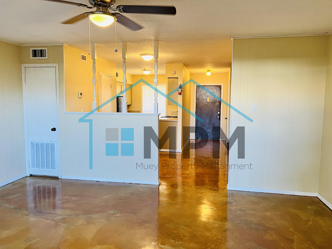 Foto principal - 66 W Elmwood Dr