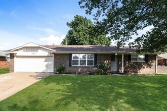 Building Photo - 1703 Fedderson Dr