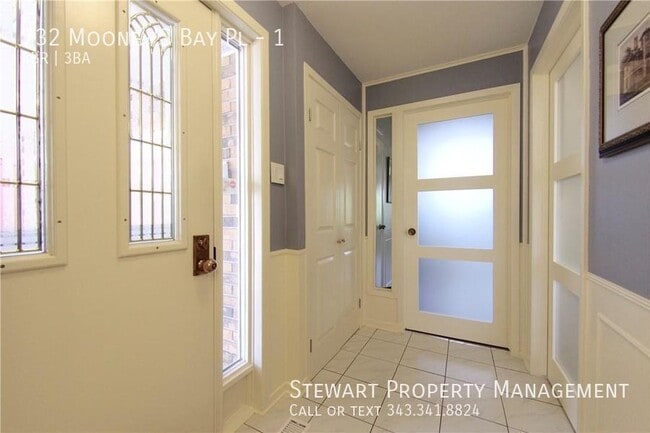 Photo du bâtiment - 732 Mooney's Bay Pl