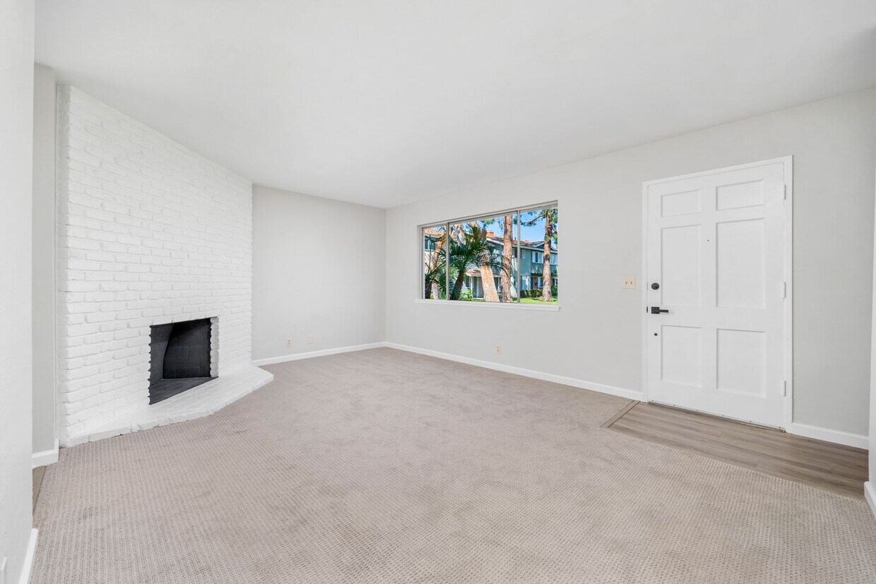 Primary Photo - Charming 3 Bed, 1.5 Bath Townhome in Hunti...