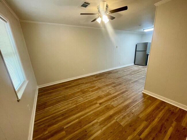 Foto del edificio - 2 Bed, 1 Bath Available NOW in Brandon!