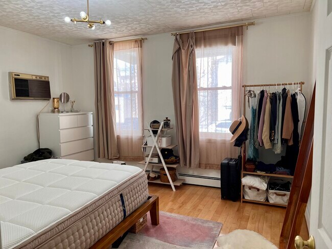 Bedroom 1 - 282 Delano Pl