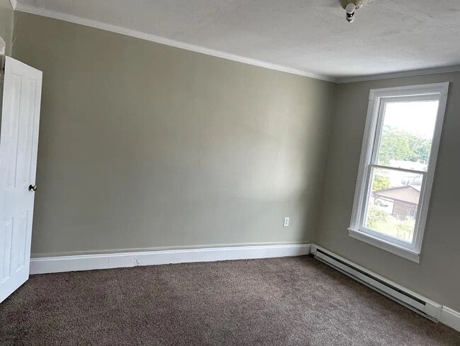 Building Photo - 3-bedroom, 1 full bath Victorian home in Newport, PA