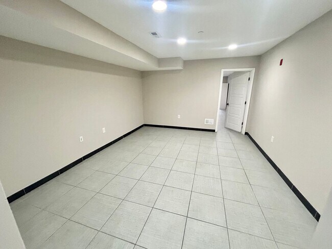 Foto del edificio - Modern 3 Bedroom Apartment