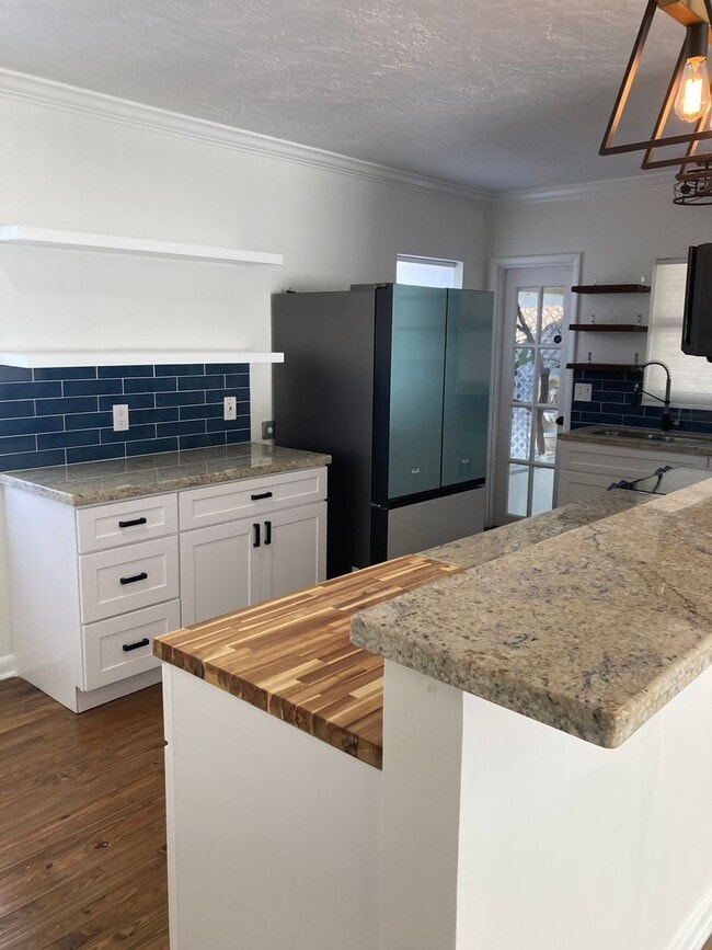 Building Photo - 5101 Spruce Ave