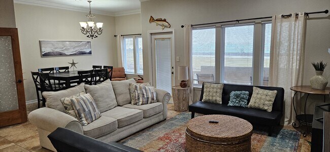 Building Photo - 14334 Cruiser St