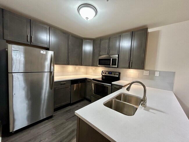 Building Photo - 1849 Green Bay Rd