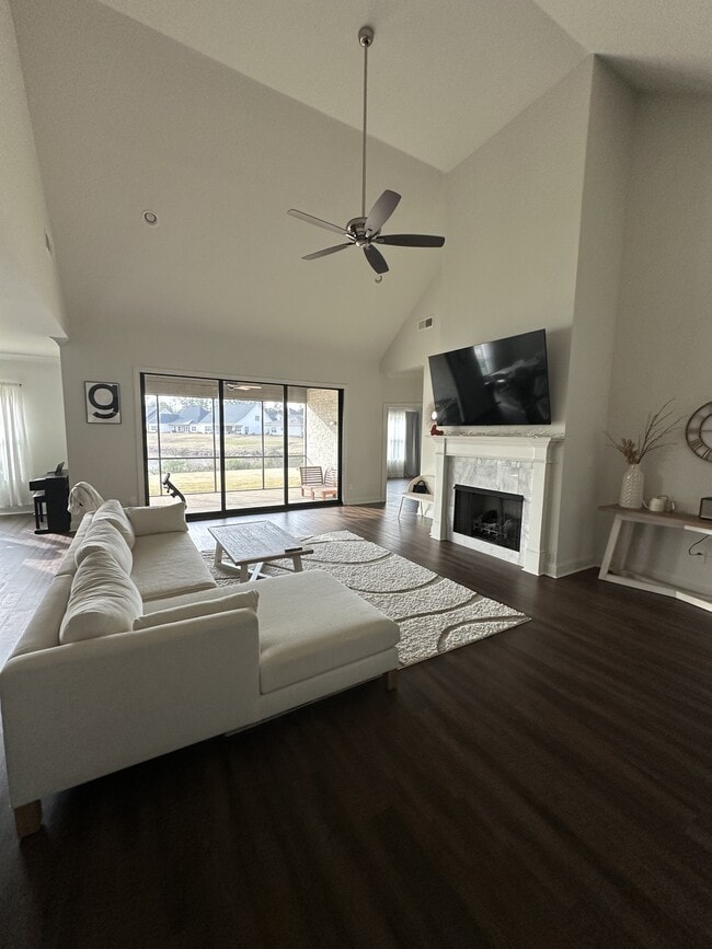 Foto del edificio - 2555 Farmville Lks Dr