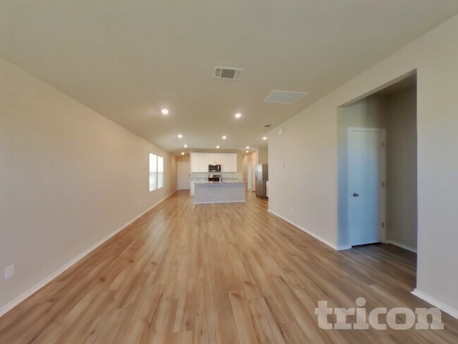 Building Photo - 5104 Saddle Clb Dr