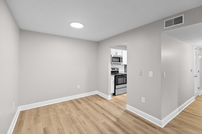 Foto del edificio - Pebble Creek Apartments