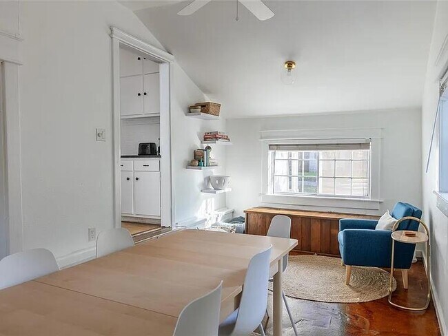 Foto del edificio - 1028 E 43rd St