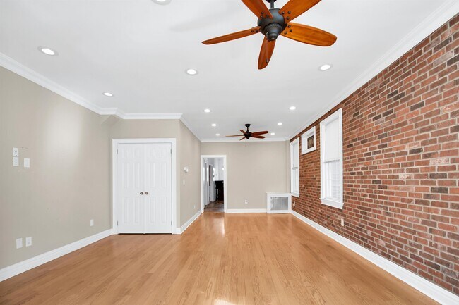 Building Photo - 360 Woodlawn Ave