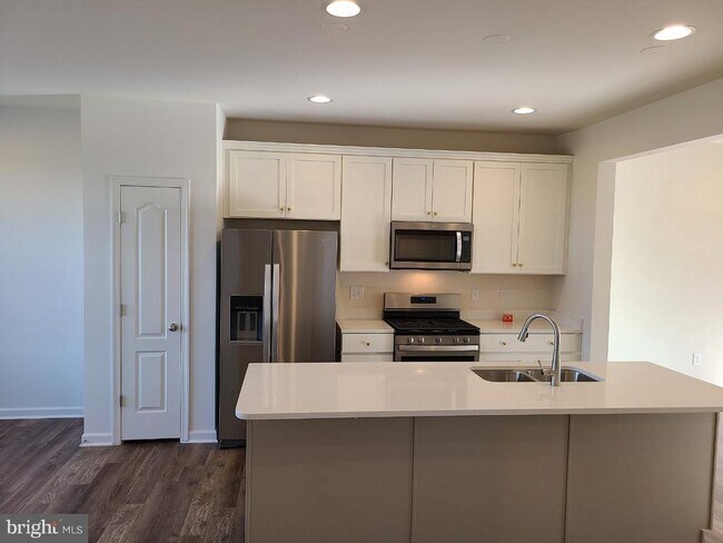 Building Photo - 108 ALDERMAN