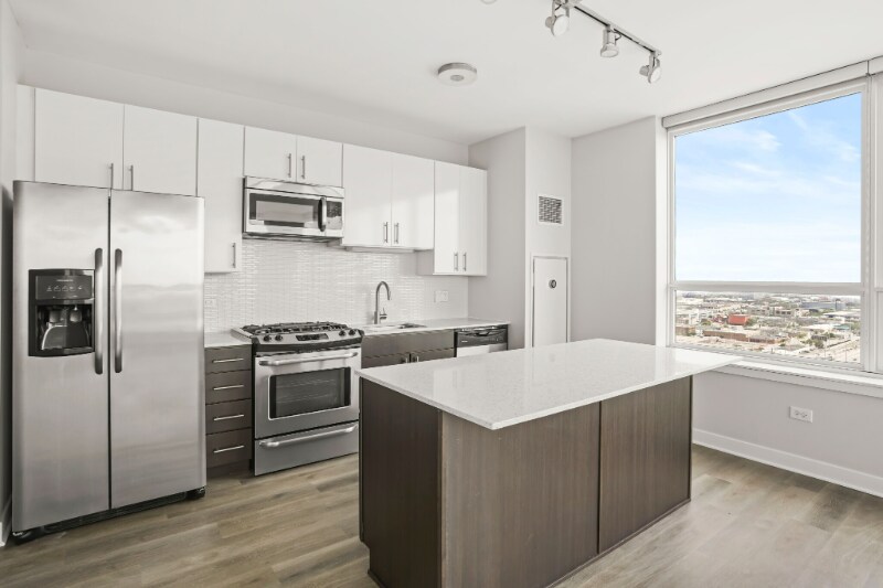 Primary Photo - 755 W Adams St