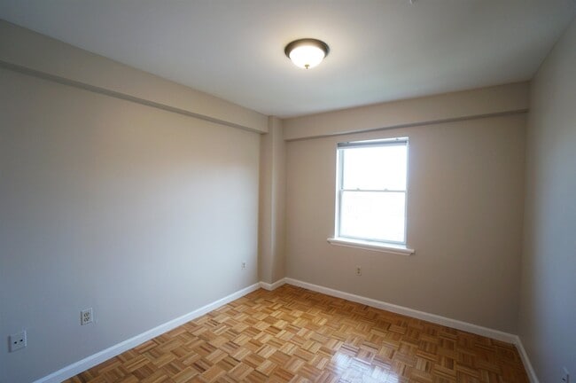 Building Photo - 84 Bloomfield St