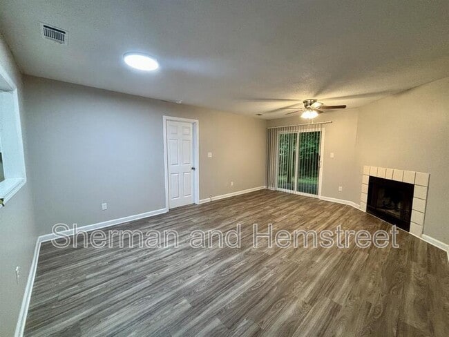 Building Photo - 308 Commons Dr