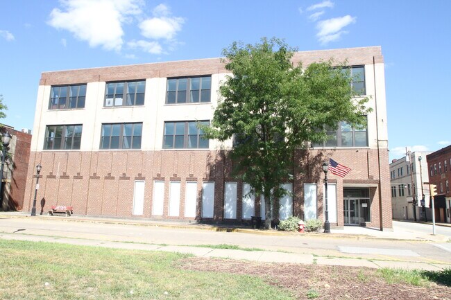 Building Photo - 401 9th St