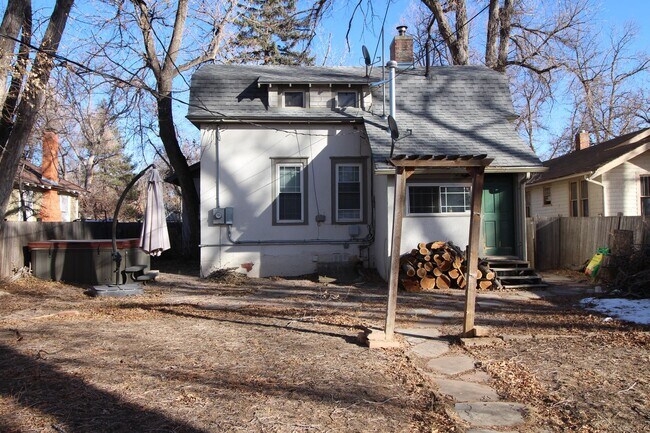 Foto del edificio - Adorable 3bdrm Downtown Bungalow