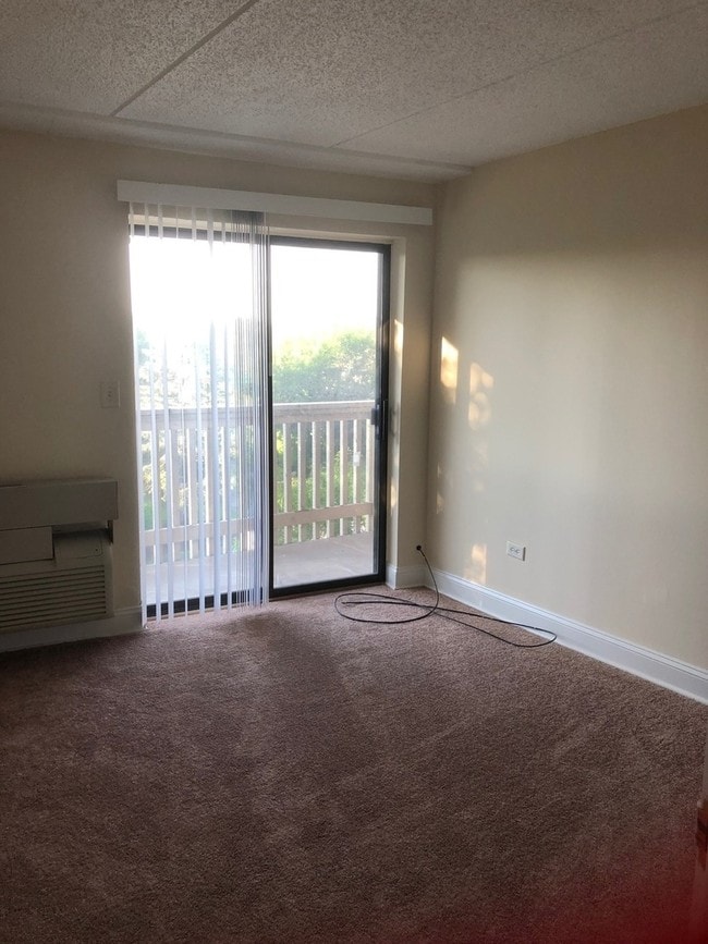 1600 Wedgewood Dr, Gurnee, IL 60031 Condo for Rent in Gurnee, IL