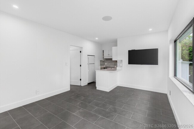 Foto del edificio - 3720 Morton Ave