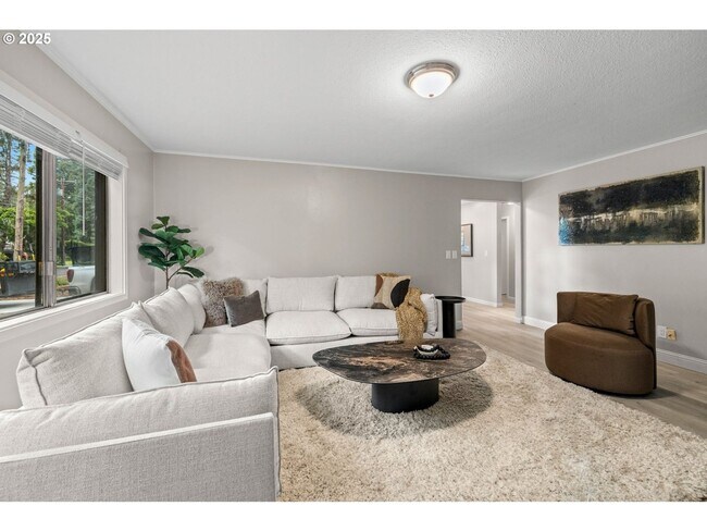 Foto del edificio - Updated renovations 3BD 2BA 1,050SQ FT in Lake Oswego