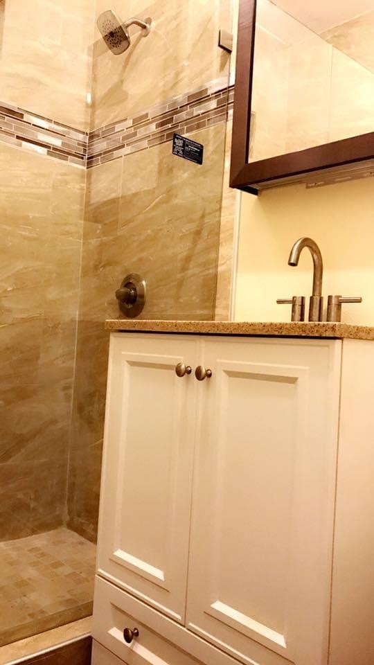 Foto del edificio - 8748 Maple St