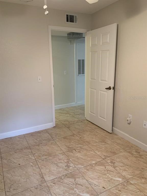Building Photo - 13815 Fairway Island Dr