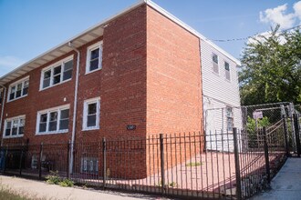 Building Photo - 3707 S Michigan Ave