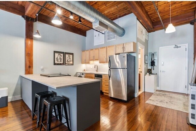 Building Photo - Charming Studio Condo in Lynn
