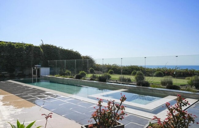 Foto del edificio - Luxury Coastal Escape w/ Resort-Style Amen...