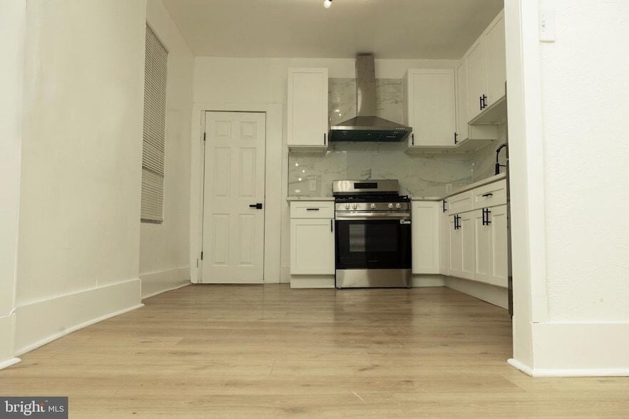 Primary Photo - 5723 Delancey St