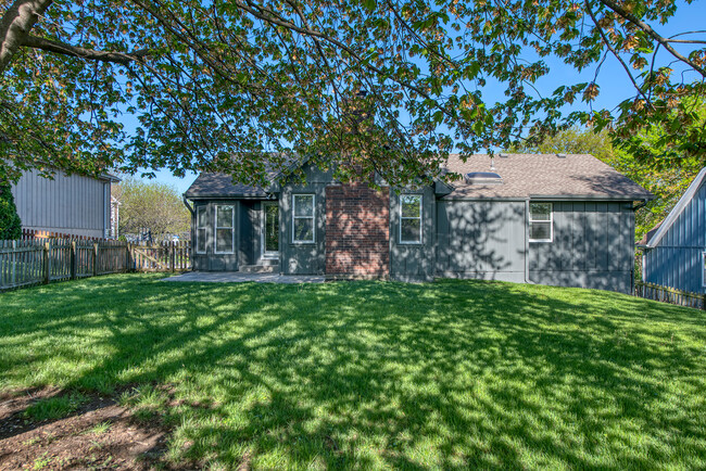 Building Photo - 1531 Ridgeway Dr
