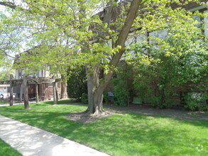 Building Photo - 9437 86th Ct