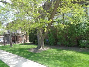 Building Photo - 9433 86th Ct