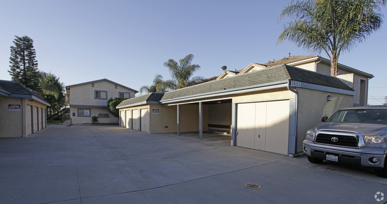Building Photo - 5582 Crescent Ave