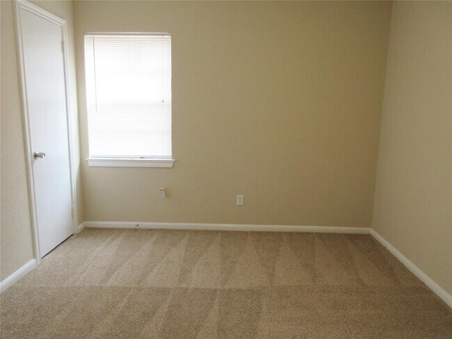 Building Photo - 714 Cherry Valley Dr