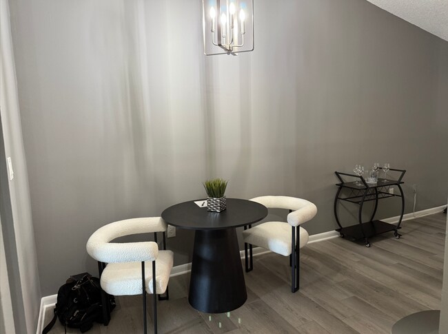 Foto del edificio - 711 Hammock Pine Blvd